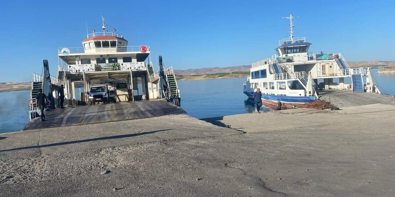 Şiddetli rüzgar feribot seferlerini durdurdu