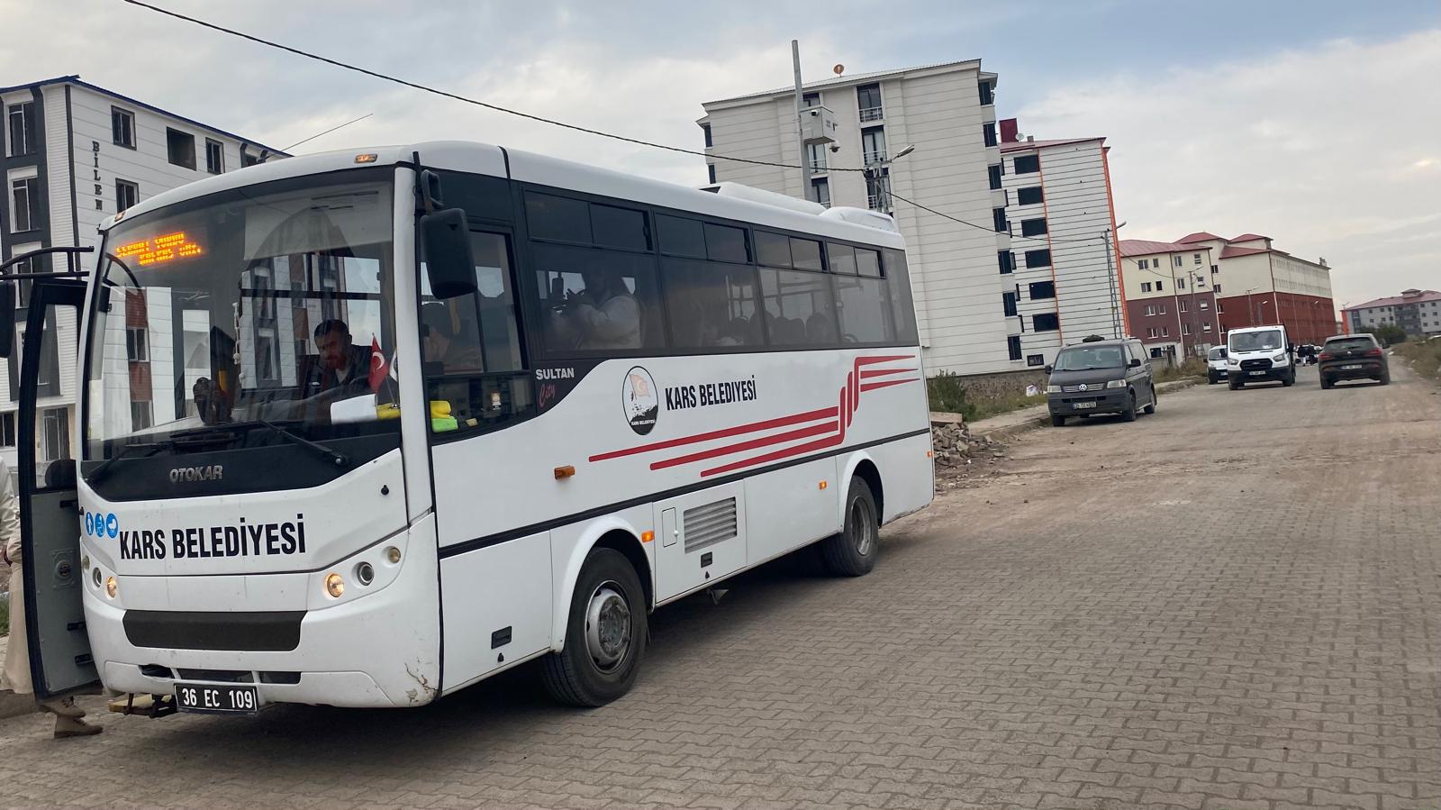 Kars'ta erkek yurtlarına servis hizmeti başladı