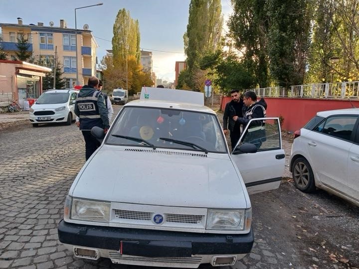 Kars’ta öğrenci yurtları önünde güvenlik uygulamaları artırıldı