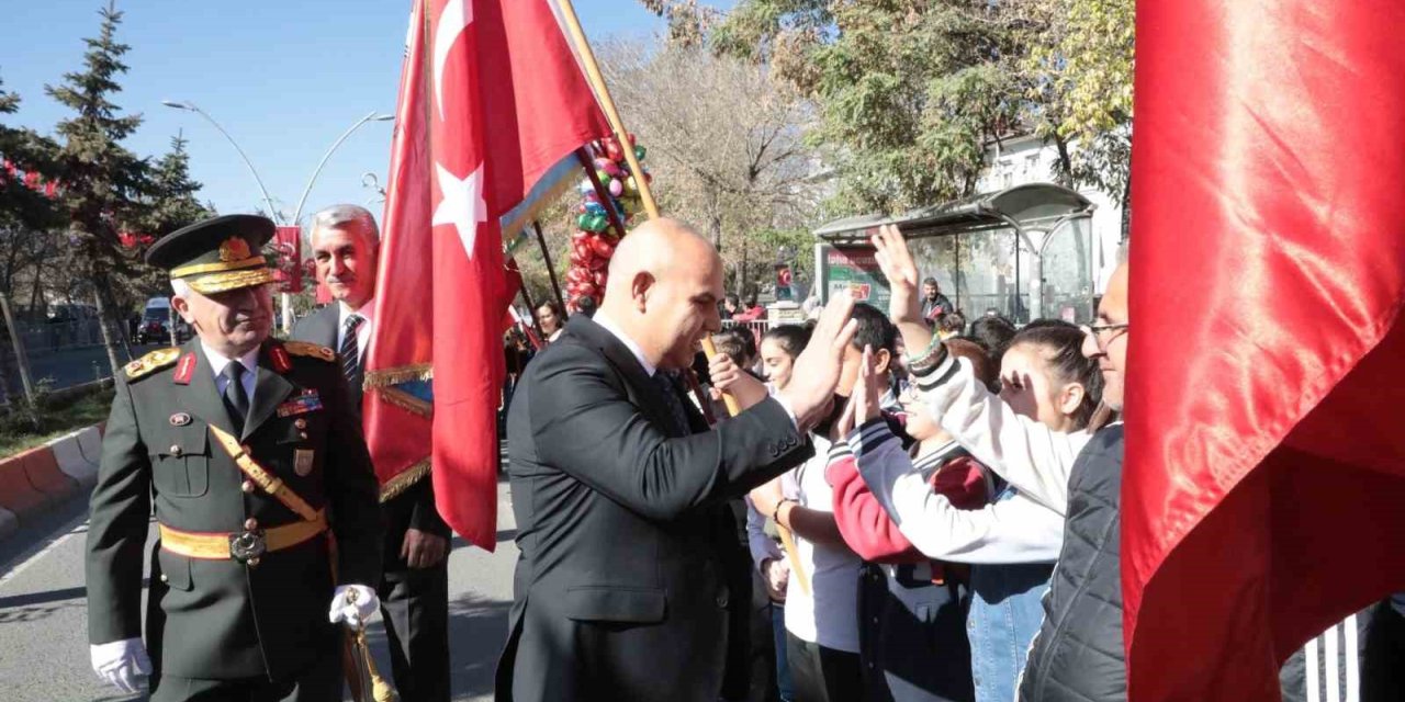 Ağrı’da Cumhuriyet Bayramı törenle kutlandı