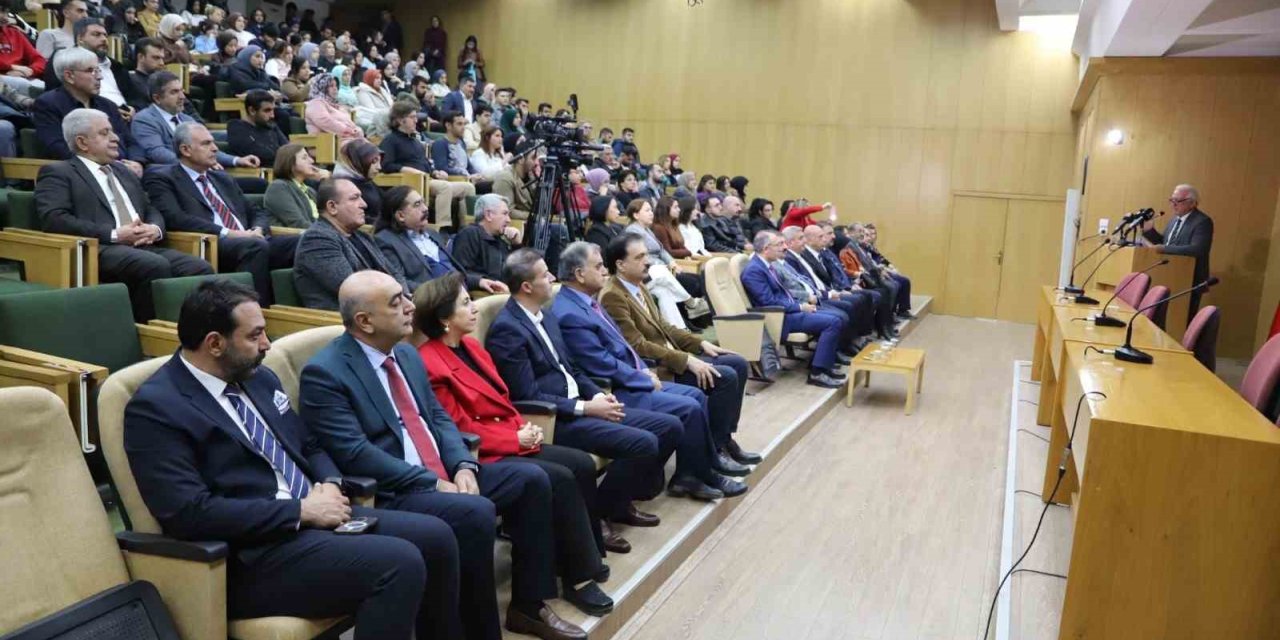 FÜ’de Cumhuriyet Bayramı nedeniyle konferans düzenlendi