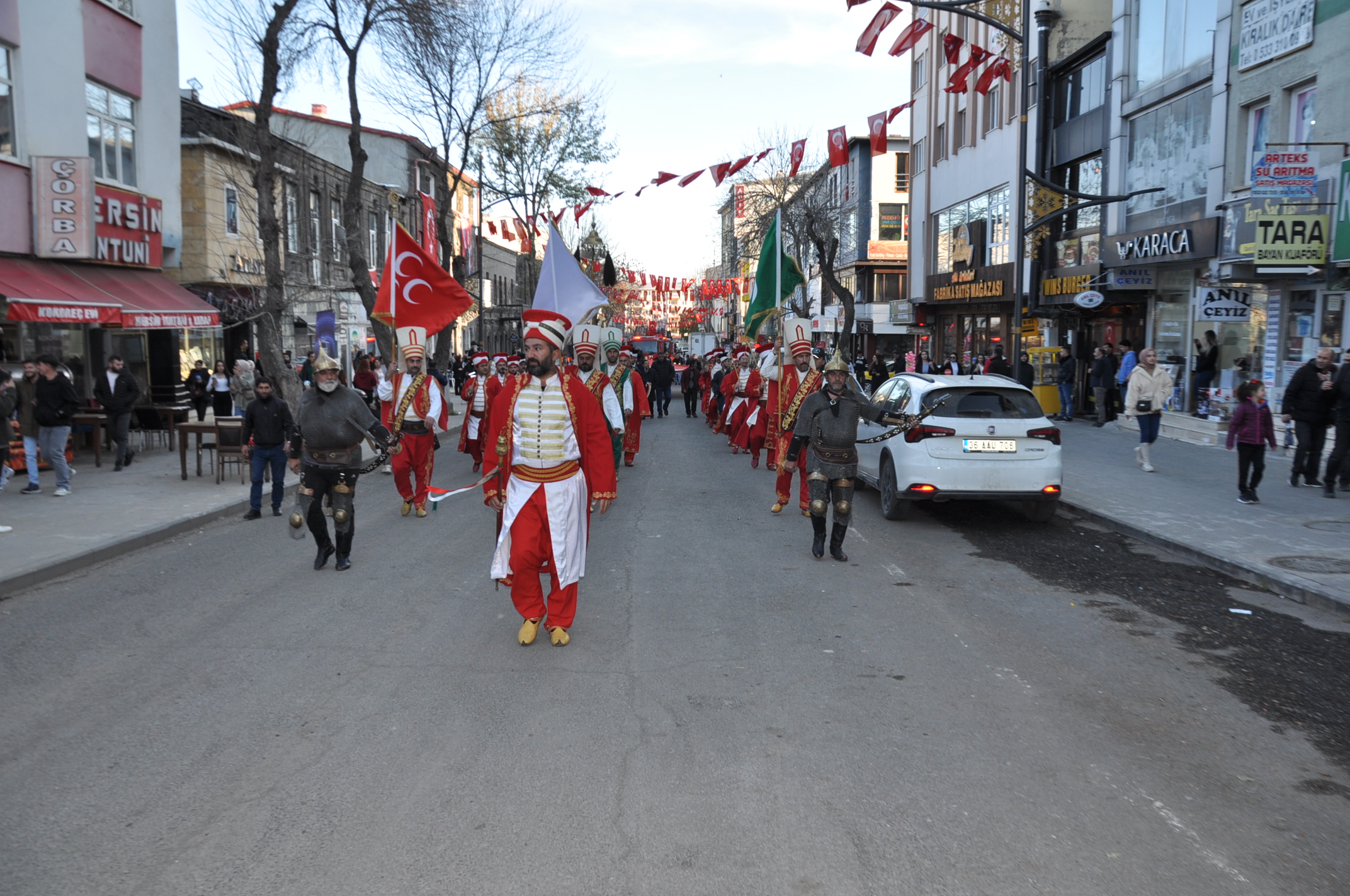 Kars’ın düşman işgalinden kurtuluşu meşaleli yürüyüşle kutlandı