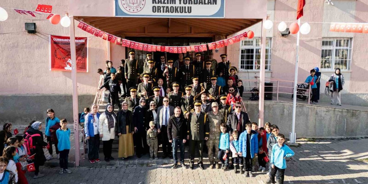 9’uncu Kolordu Komutanlğı bölge bandosu Kazım Yurdalan’daydı