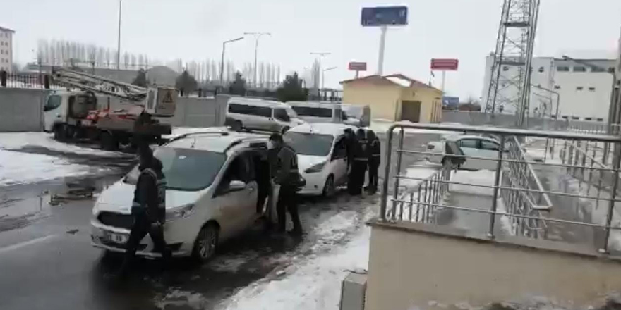 Kars’ta kombi hırsızları yakalandı