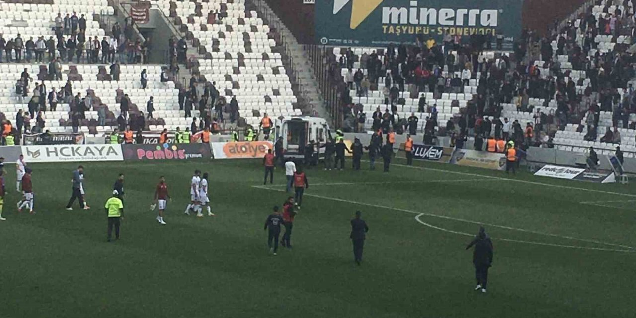 Elazığ Atatürk Stadyumu zemini zarar gördü