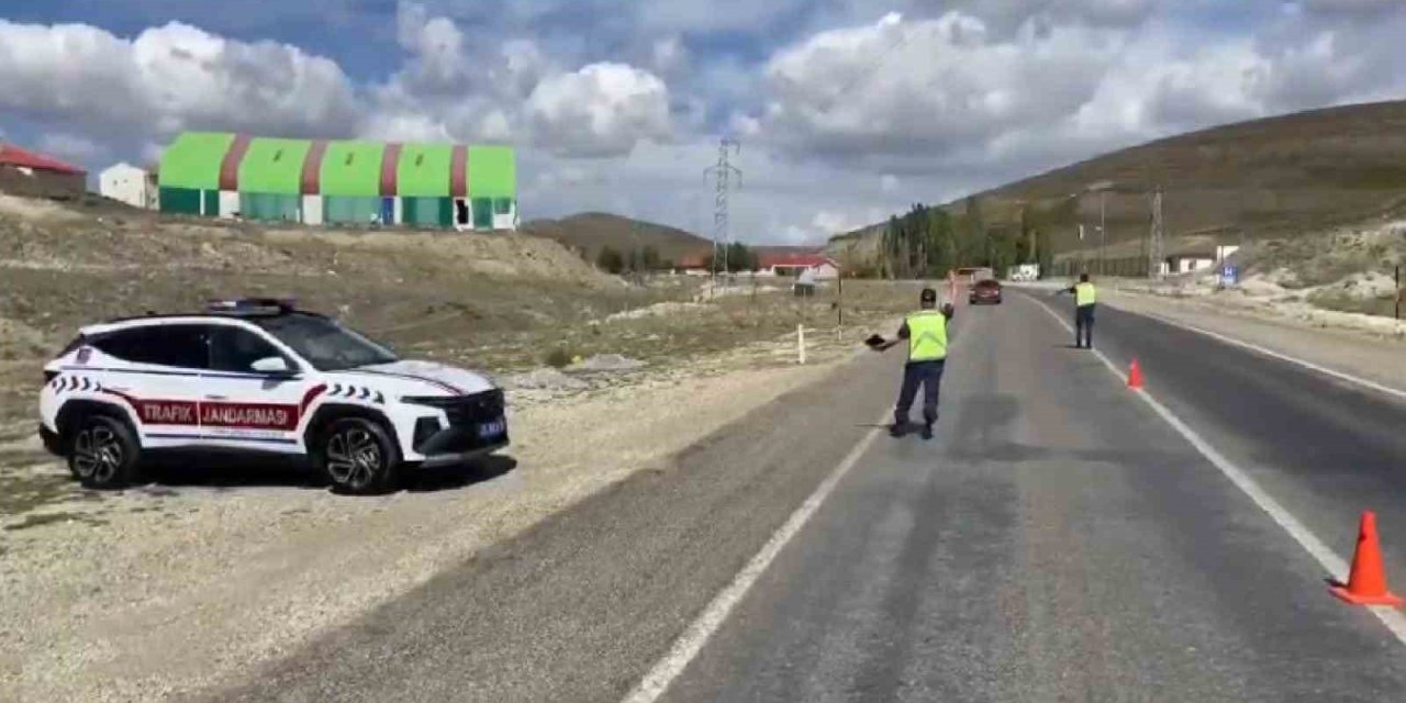 Jandarma Erzurum’da 35 bin 180 aracı kontrol etti