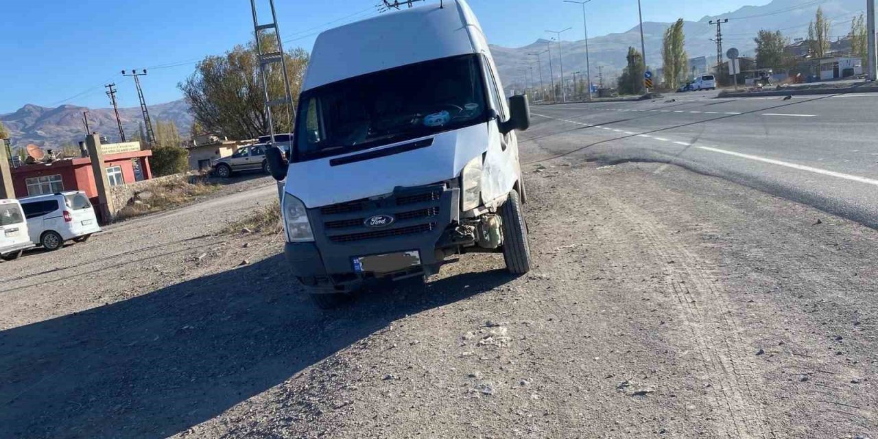 Ağrı’da trafik kazası: 3 kişi yaralandı