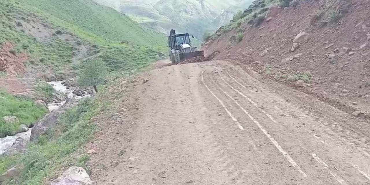 Yüksekova’nın köylerinin yol ve su kanalları yenileniyor