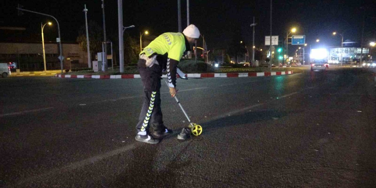 Minibüsün çarparak ölümüne neden olduğu gençten geriye ayakkabısı kaldı