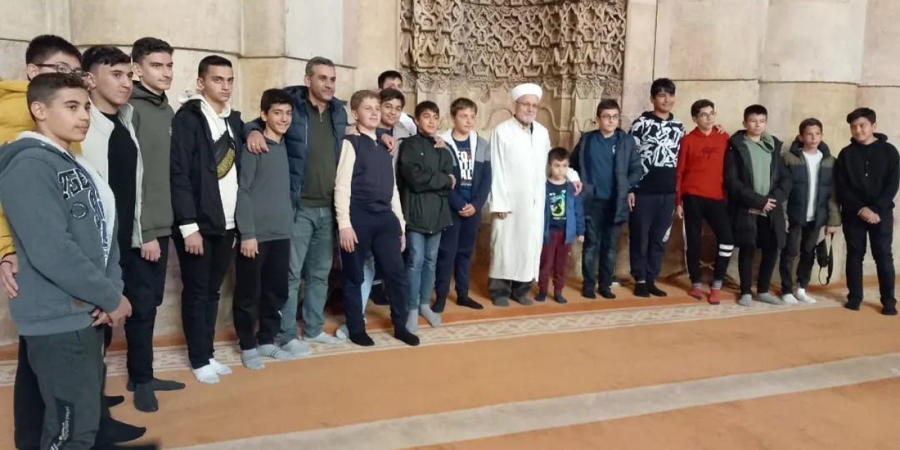 Erzincanlı öğrenciler Divriği Ulu Cami ve Şifahanesini gezdiler