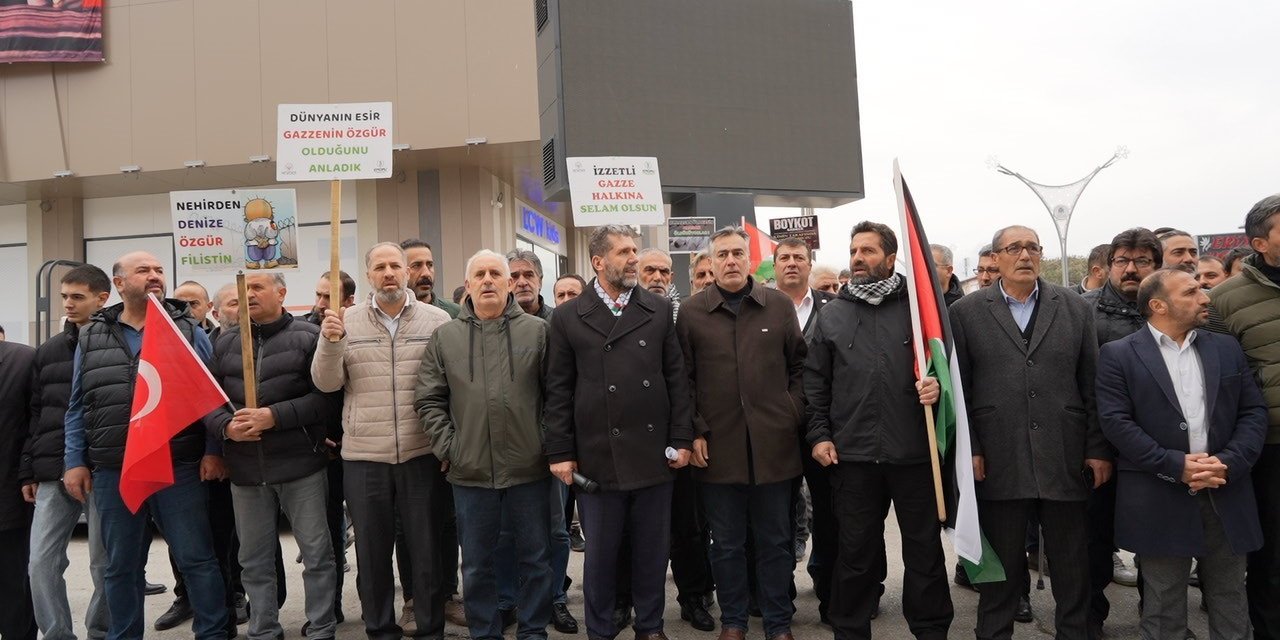 Erzincan’da Meydan24 AVM’de açılacak olan Starbucks boykot edildi