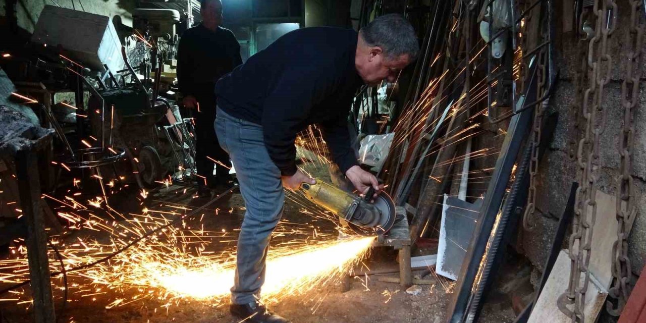 Bir nesilden diğerine aktarılamayan ’demircilik mesleği’ yok oluyor