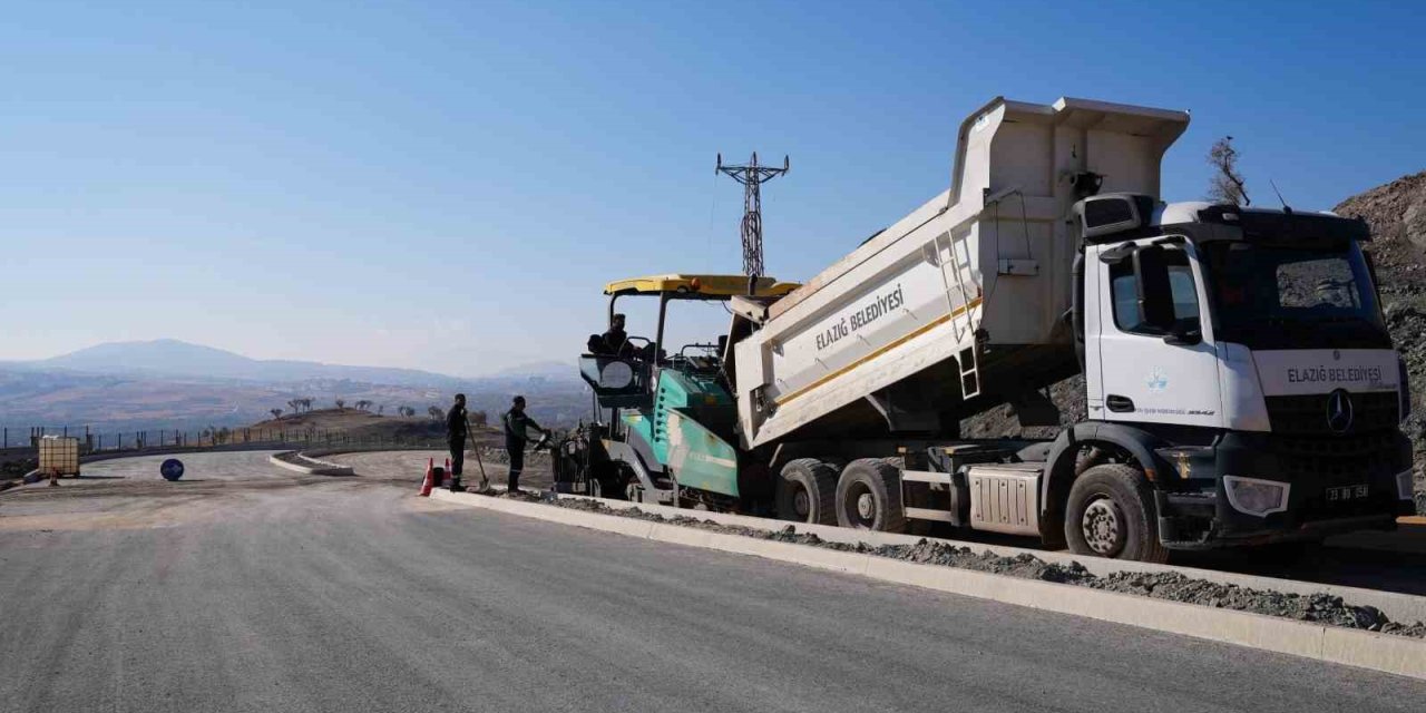 Elazığ Belediyesi, yol genişletme çalışmalarına devam ediyor