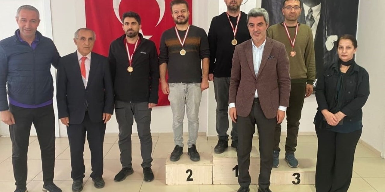 Malatya’da öğretmenler günü satranç turnuvası yapıldı