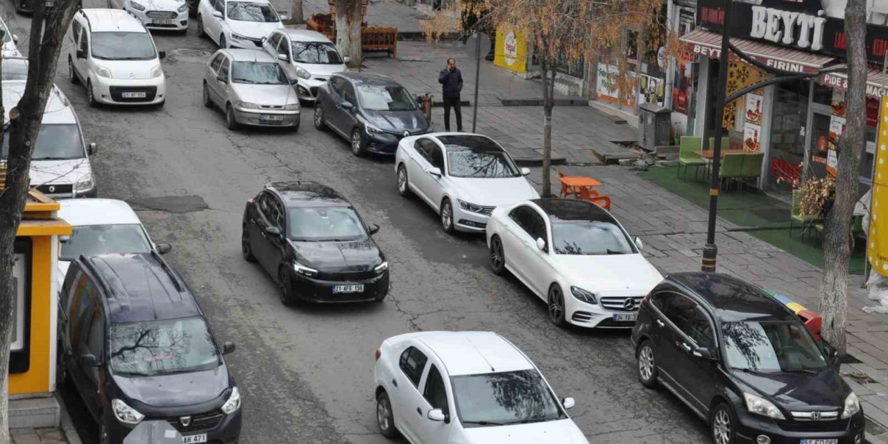 Kars’ta trafiğe kayıtlı araç sayısı 50 bine ulaştı: Park sorunu büyüyor