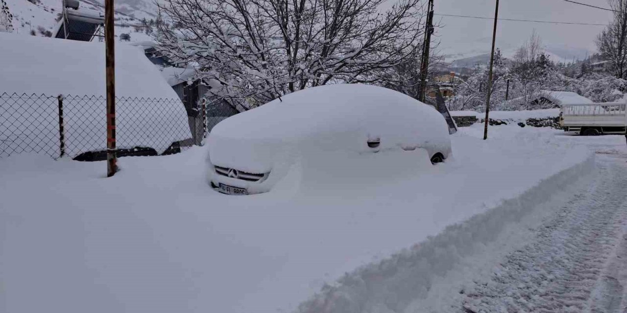 Tunceli’de kar esareti: 189 köy yolu ulaşıma kapandı