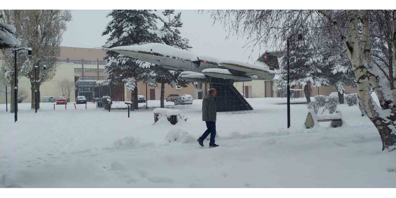 Kar Erzurum’u adeta esir aldı