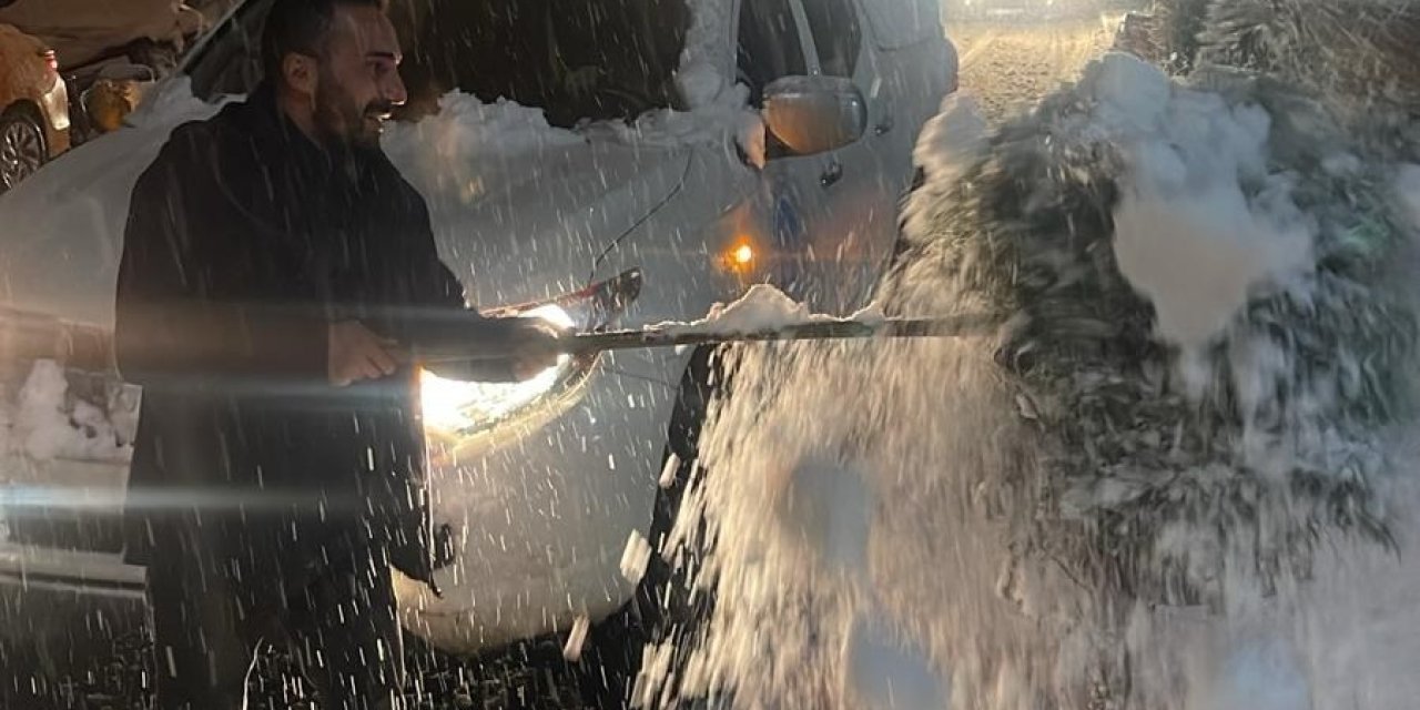 Hakkari Belediyesinin kar timleri görev başında