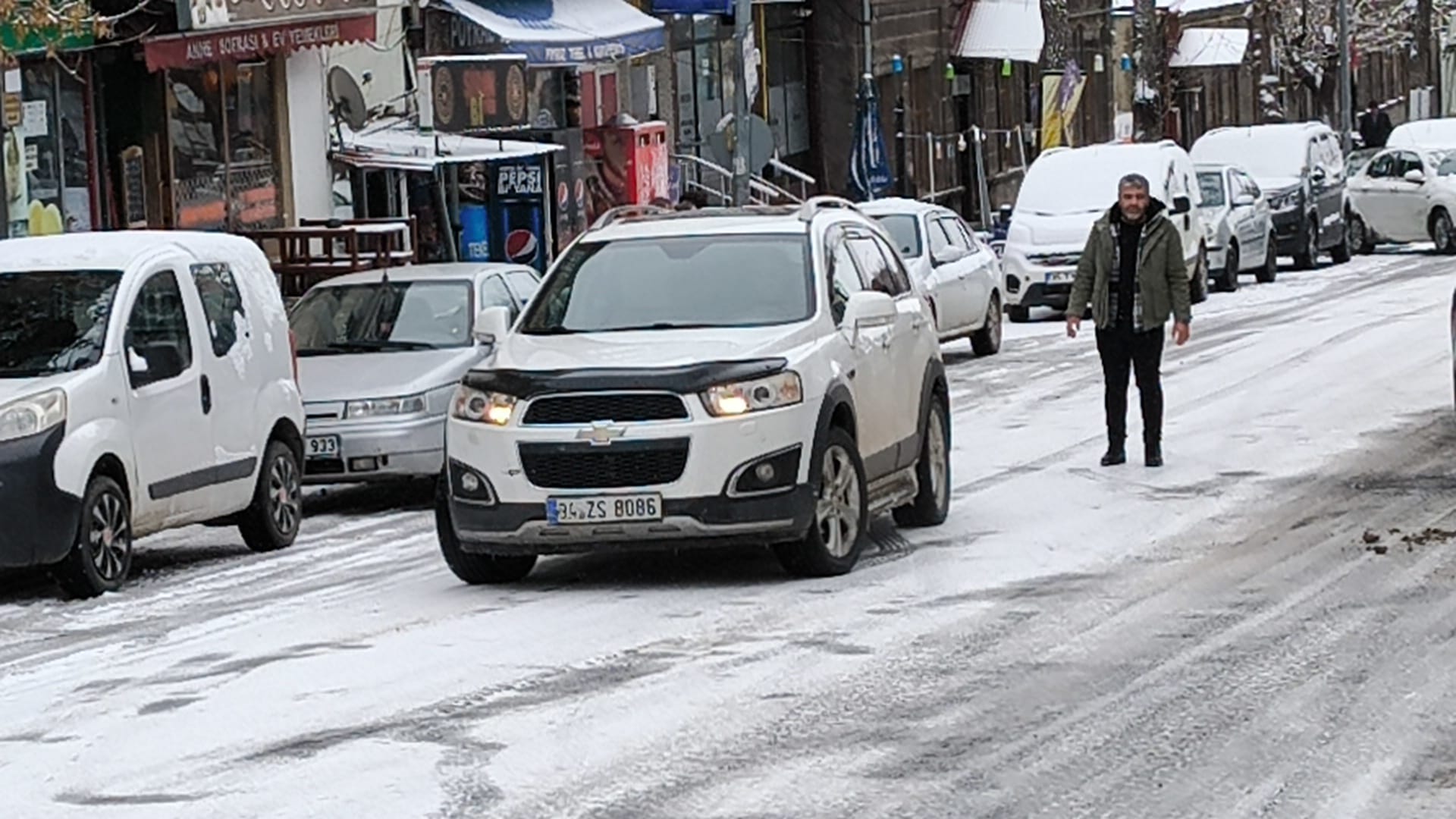 Kars'ta Kar ve Buzlanma Sürücülere Zor Anlar Yaşattı