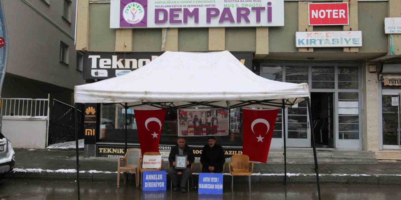 Evlat nöbetindeki baba: “Yahudilere askerlik yapmayın”