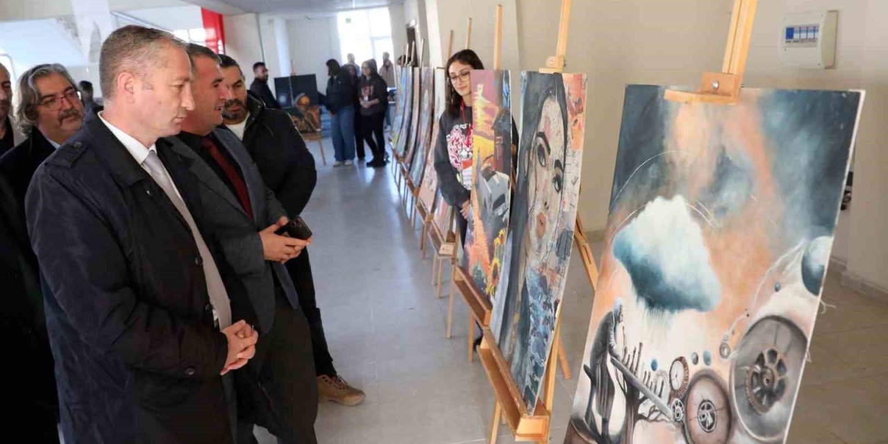 Ağrı Erol Parlak Güzel Sanatlar Lisesi’nde Çalgı Dinletisi ve Resim Sergisi düzenlendi