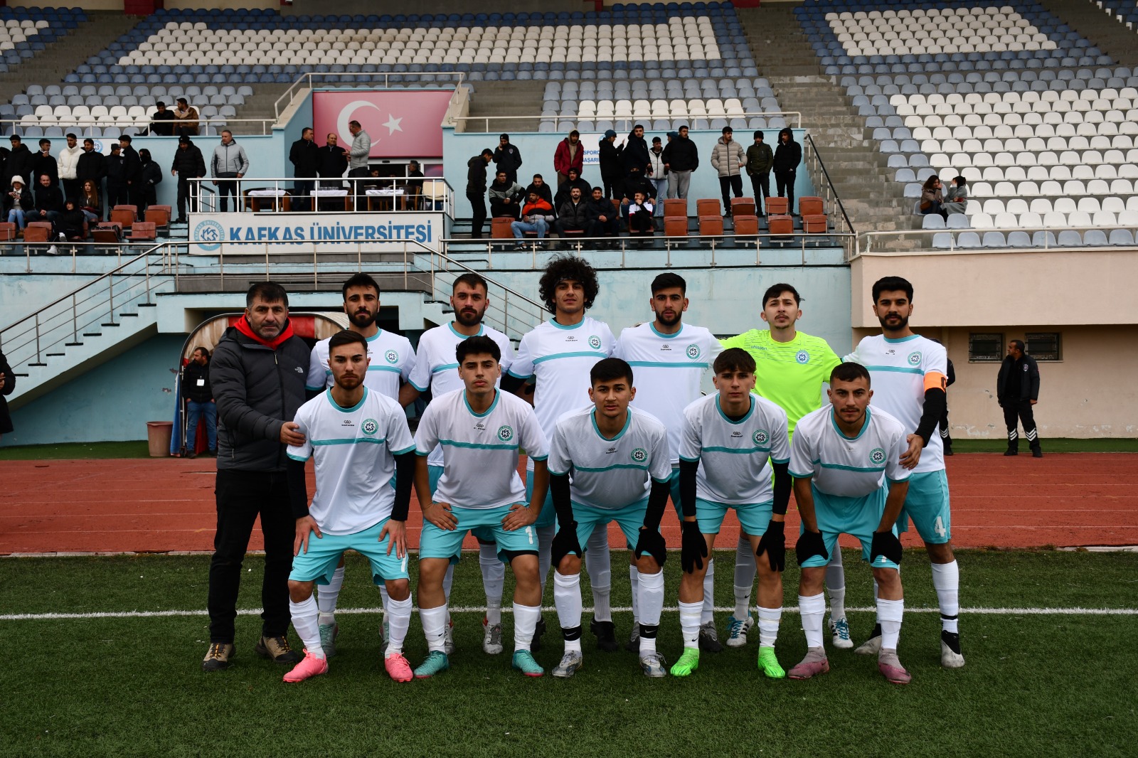 Kars’ta üniversiteler arası futbol turnuvası başladı