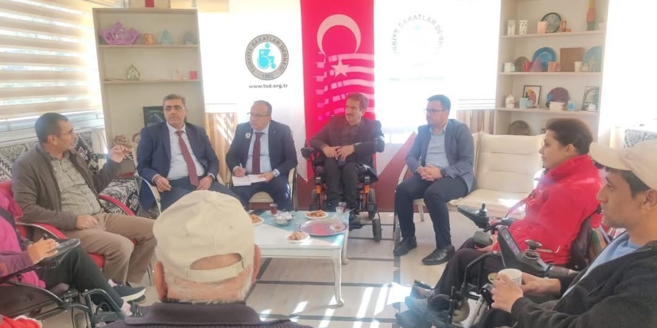 Türkiye Sakatlar Derneği Erzurum Şube Başkanı Efe; ‘Engelli olmak, engellerle yaşamak değildir’