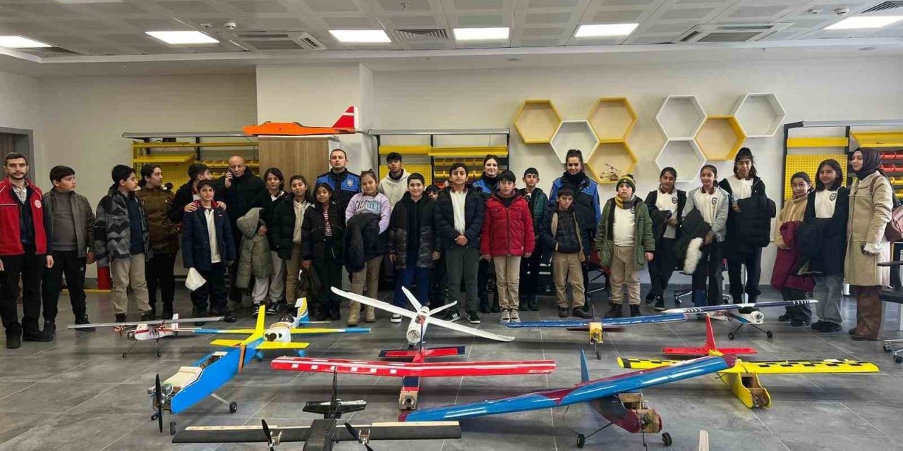 Minik adımlar polis ile beraber teknolojinin peşinde