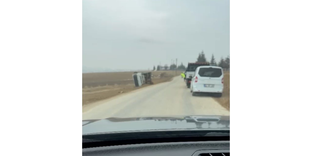 Elazığ’da araç yan yattı