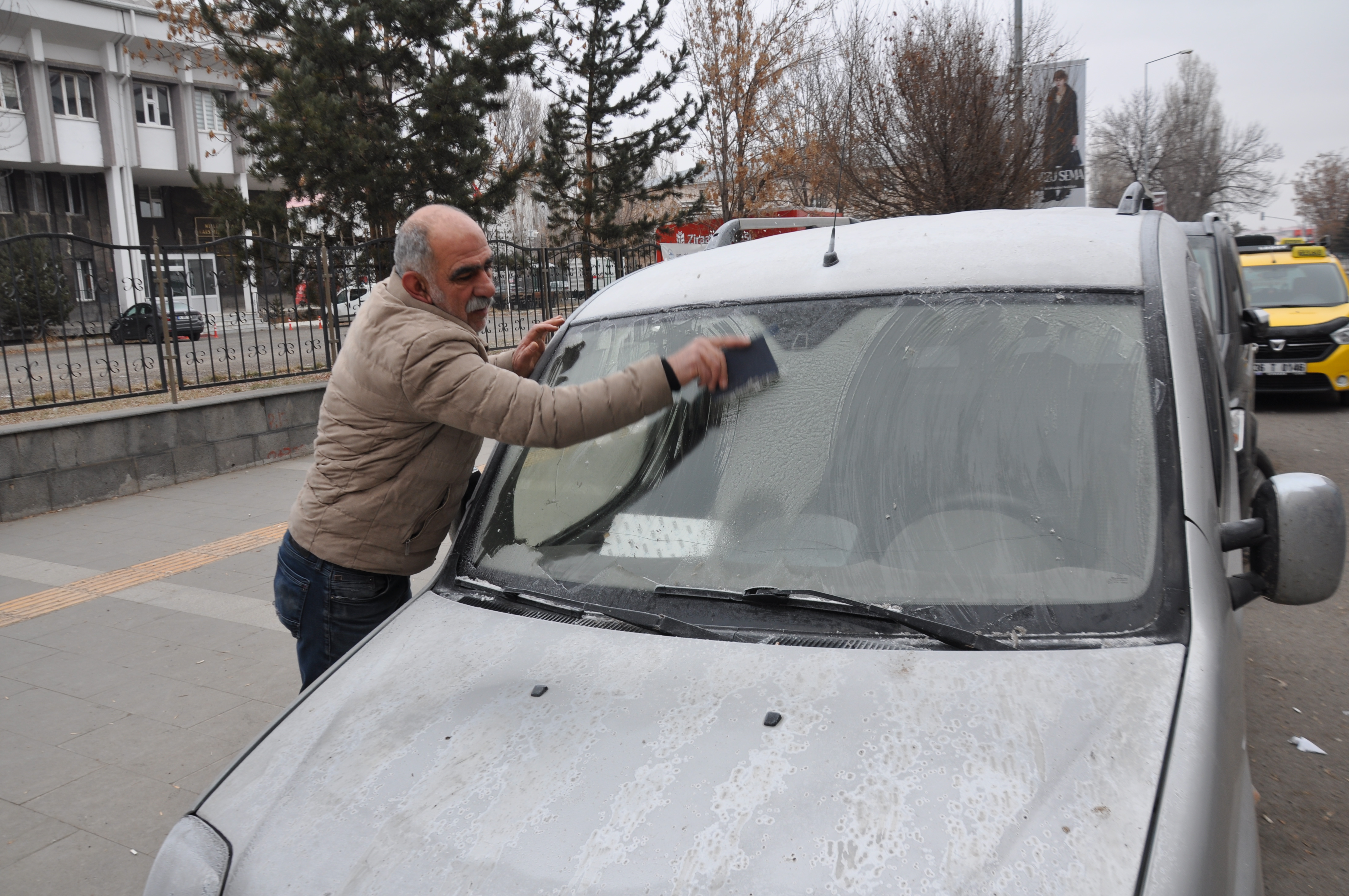 Kars'ta soğuk hava etkisini sürdürüyor