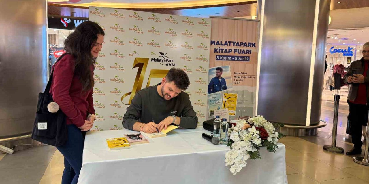 Yazar Aktaş, MalatyaPark Kitap Fuarı’nda Okurlarıyla Buluştu