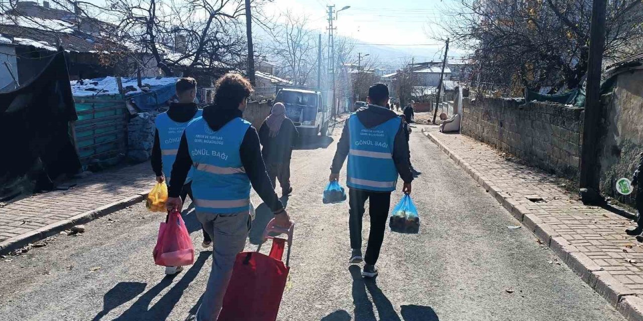 Elazığ’da yaşlılarla el ele gönüllüyüz biz etkinliği