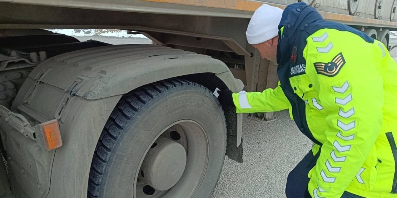 Trafik jandarmasından kış lastiği uygulaması denetimleri