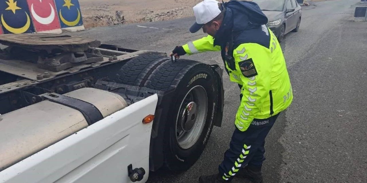 Kars’ta jandarmadan kış lastiği denetimi