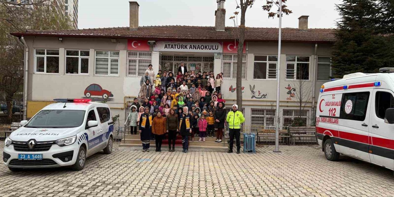 Elazığ’da fermuar sistemi ile yaşama yol ver kampanyası sürüyor