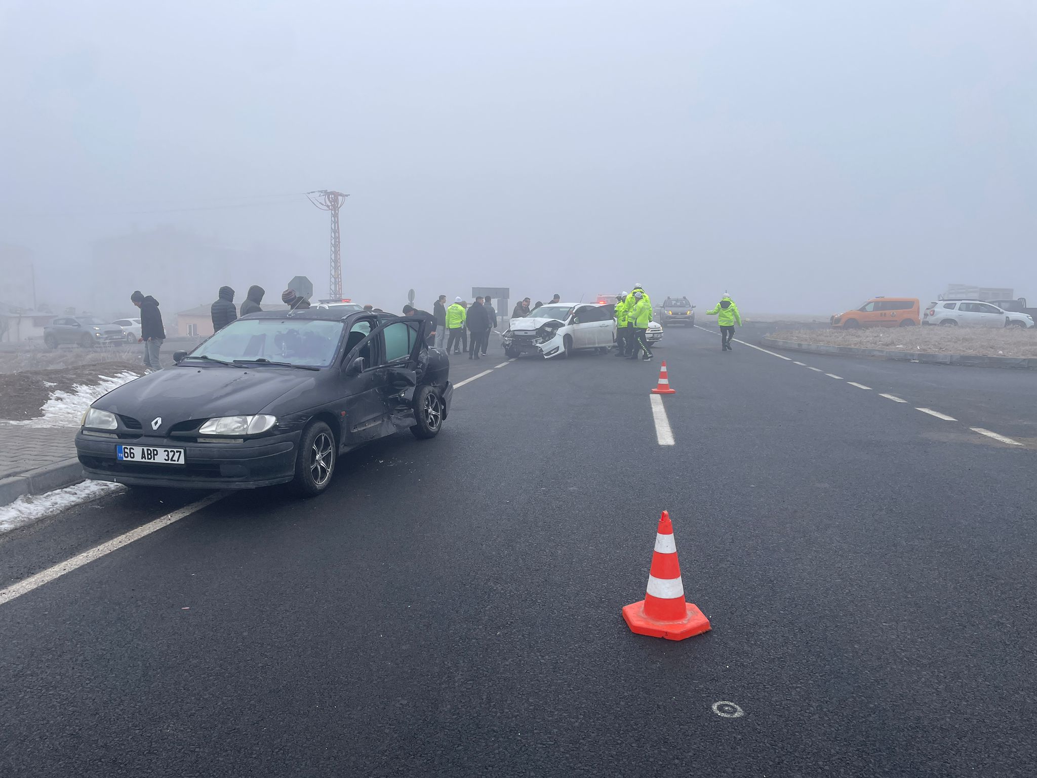 Kars güne kazayla başladı; 1 polis memuru yaralandı