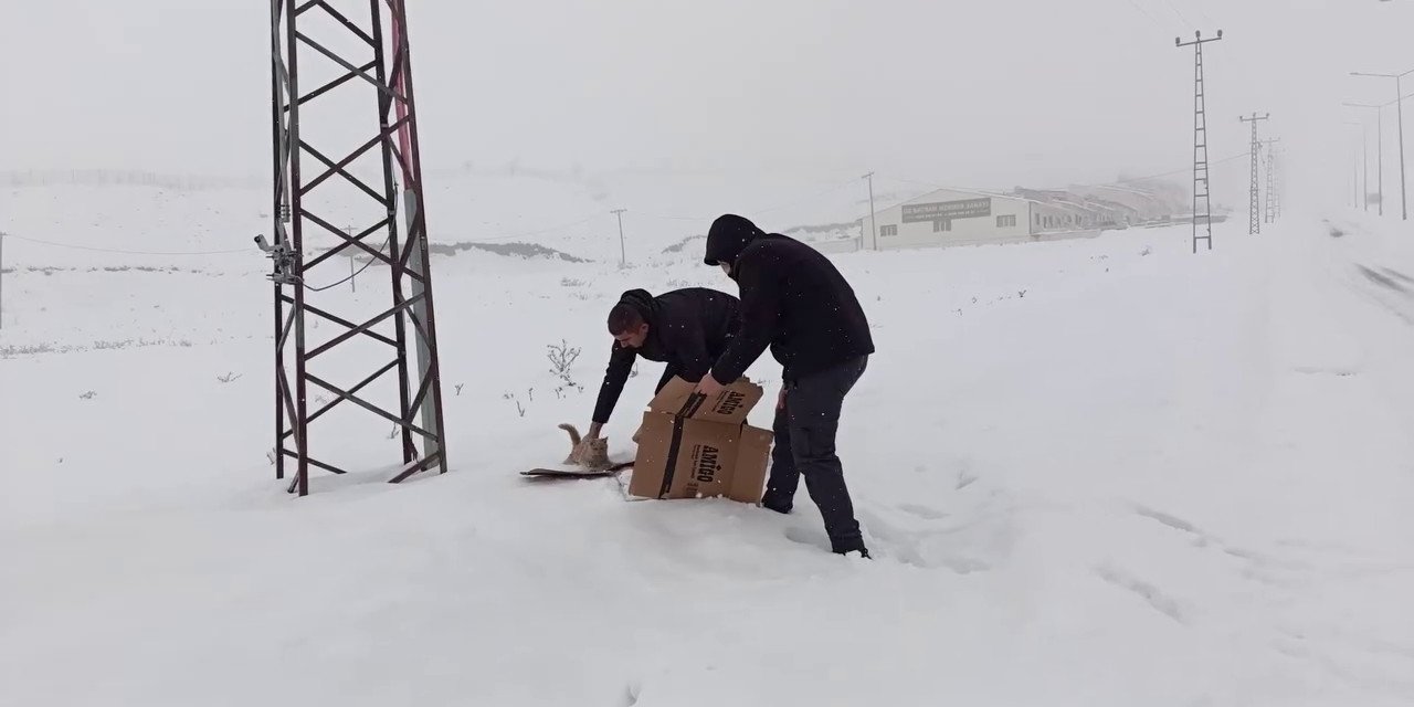 Erzurum polisinden yürekleri ısıtan hareketler