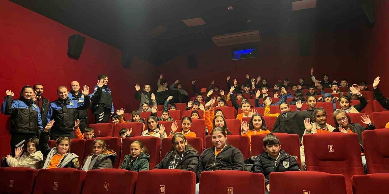 Polislerden sinema etkinliği