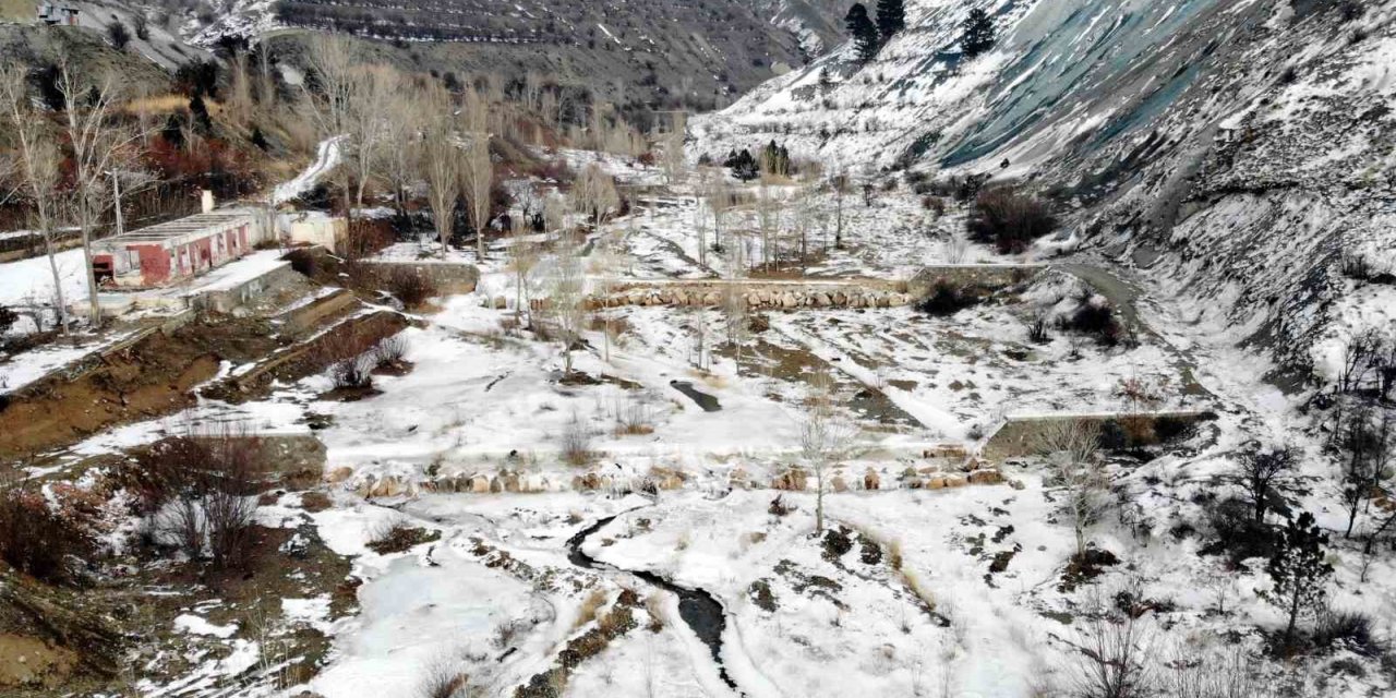 Sibirya soğukları Erzincan’ı dondurdu