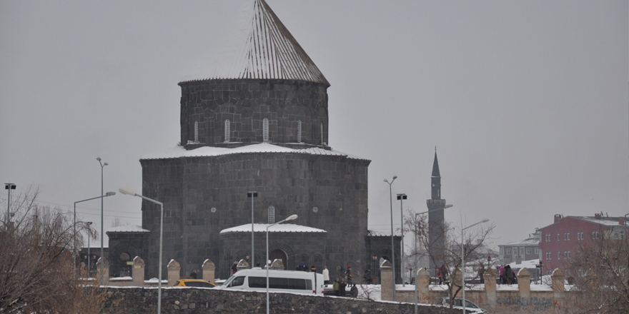 Kars ziyaretçi akınına uğruyor