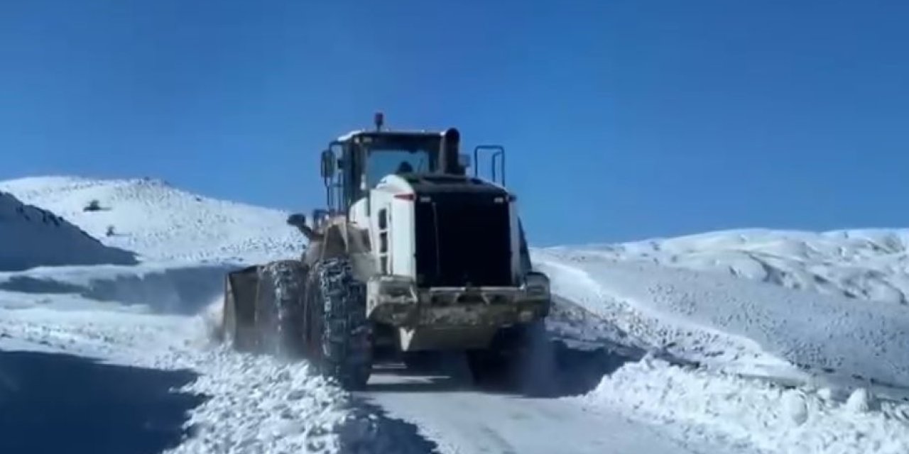 Muş’ta kar ve tipi nedeniyle kapanan köy yolları ulaşıma açıldı