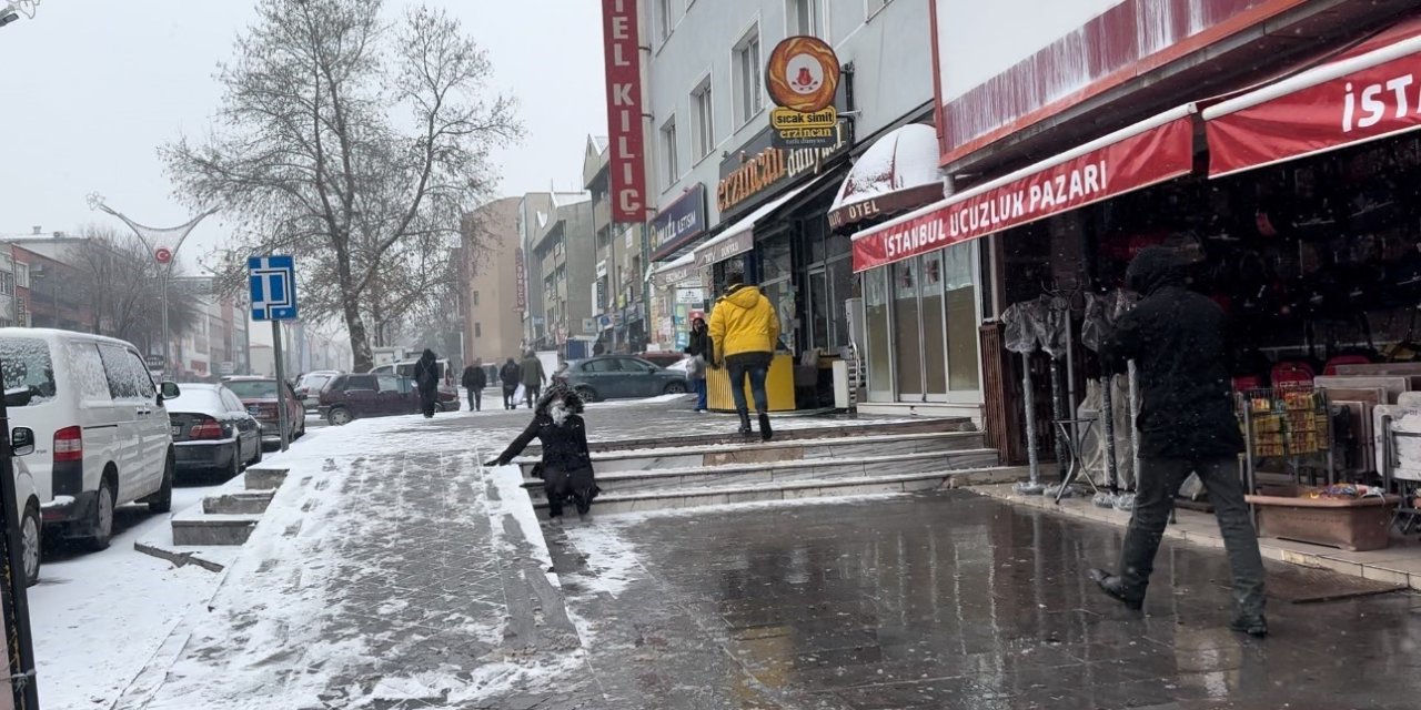 Erzincan’da kar ve buzlanma düşmeye bağlı kırık vakalarını artırdı