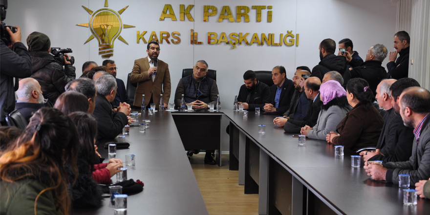 Bakan Ersoy, AK Parti Kars İl Başkanlığını ziyaret etti