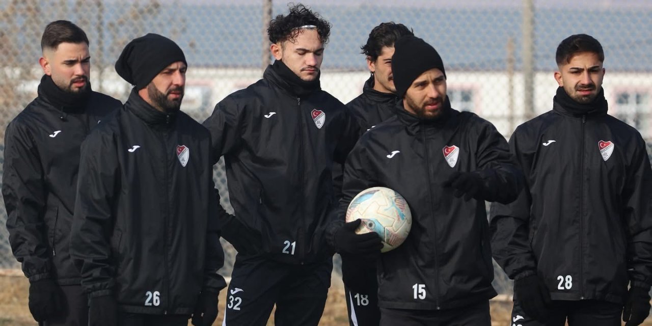 Elazığspor, Mersin’e 19 futbolcuyla gitti