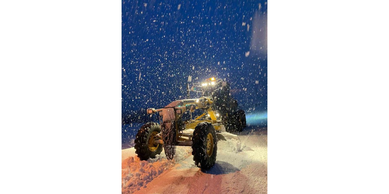 Tunceli’de kardan kapanan 65 köy yolunda çalışmalar sürüyor