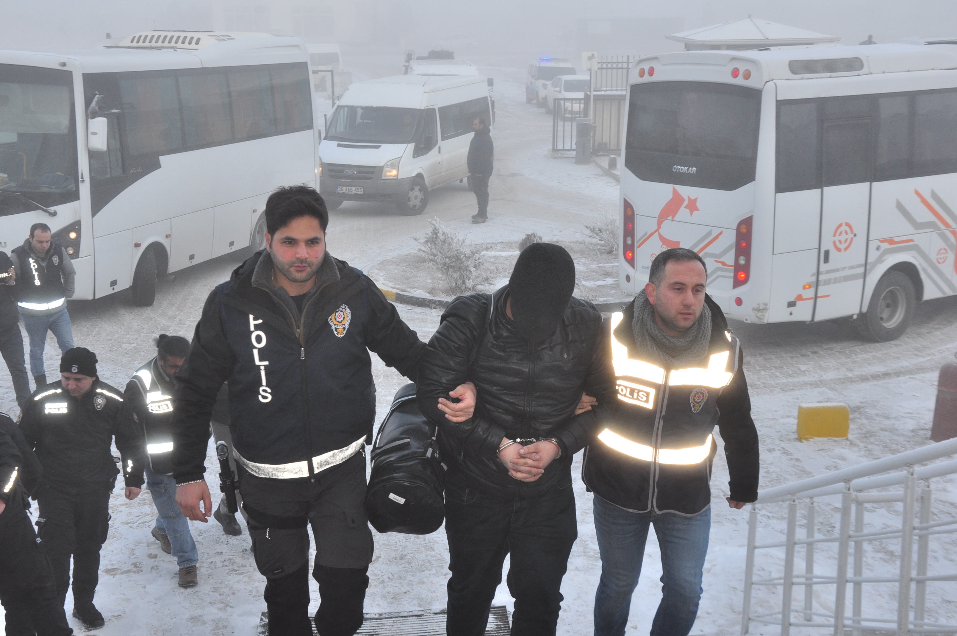 Sahte fenomen sayfalarından dolandırıcılık yapan çete hakim karşısına çıktı