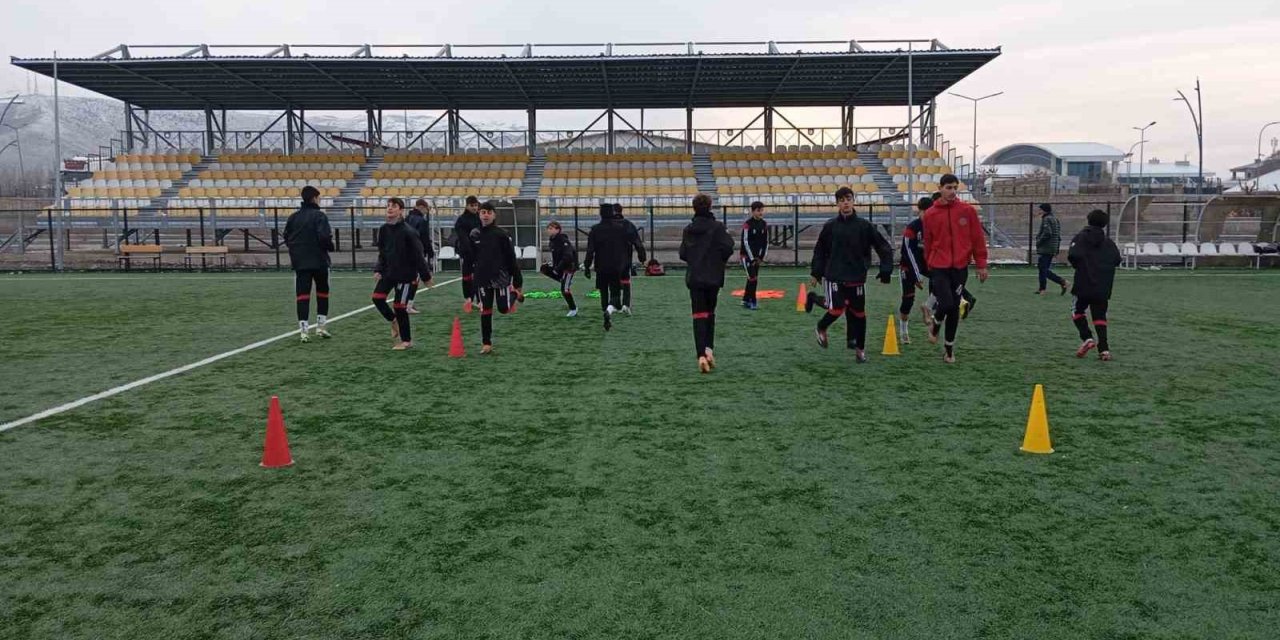 Muş’ta futbol kurslarına yoğun ilgi: Geleceğin yetenekleri yetişiyor