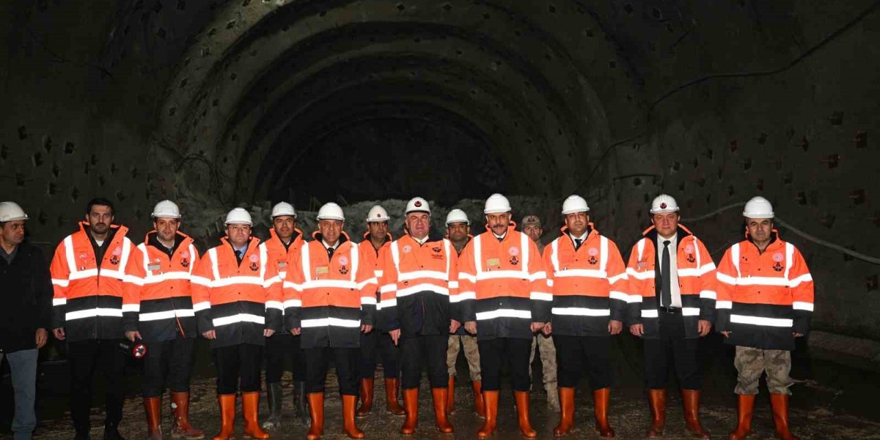 Erzurum ve Bingöl Valileri Çirişli Tüneli’ni inceledi