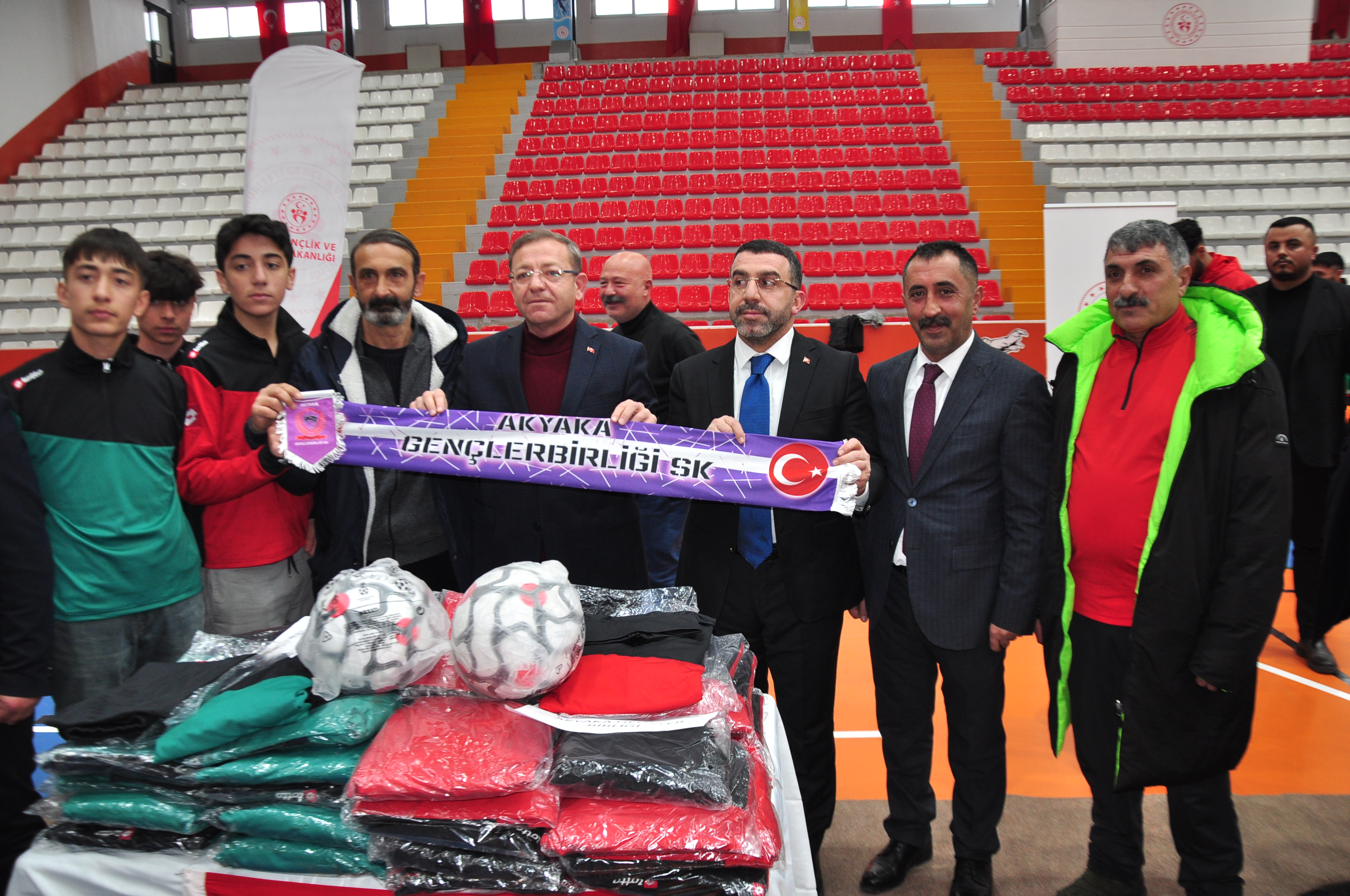 Kars’ta Amatör Spor Kulüplerine malzeme desteği verildi