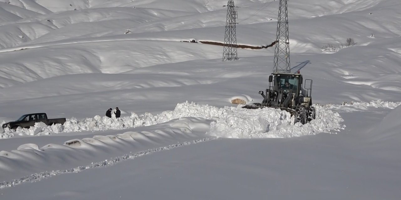 Muş’ta kar yağışı ve tipi nedeniyle kapanan köy yolları ulaşıma açıldı